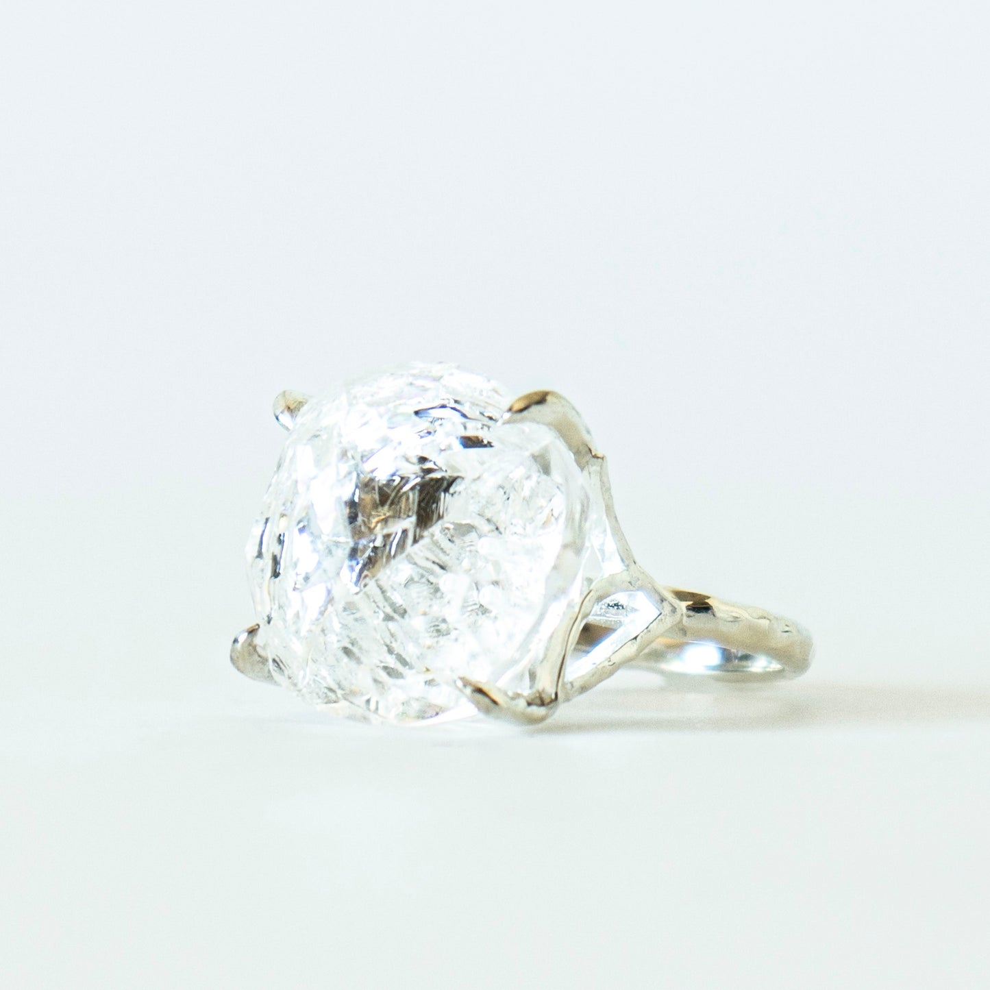Kakkomi Ring _ Quartz _ Round