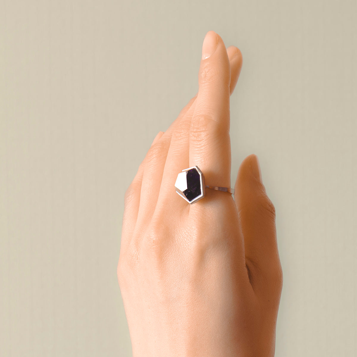 Amethyst Ring / Silver matte _ Polygon #01