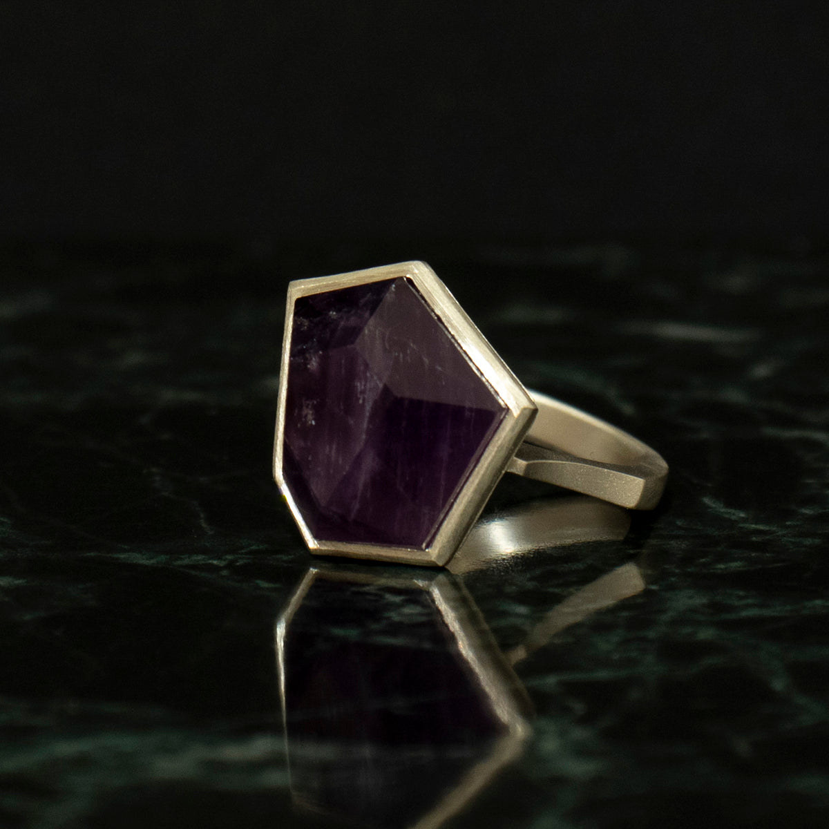 Amethyst Ring / Silver matte _ Polygon #01