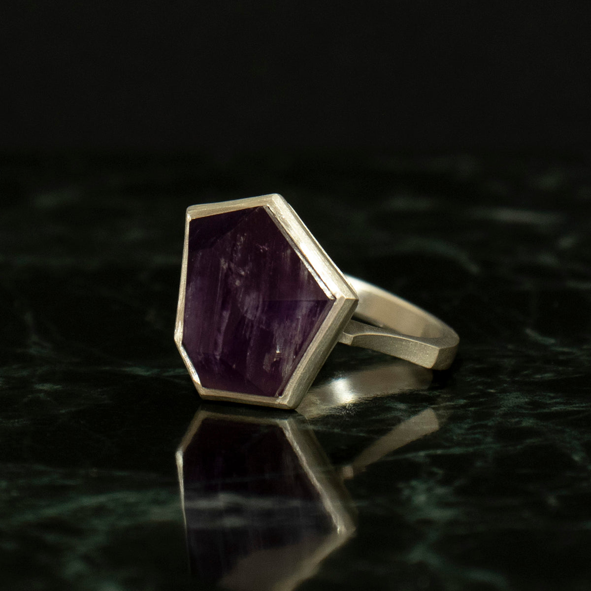 Amethyst Ring / Silver matte _ Polygon #03