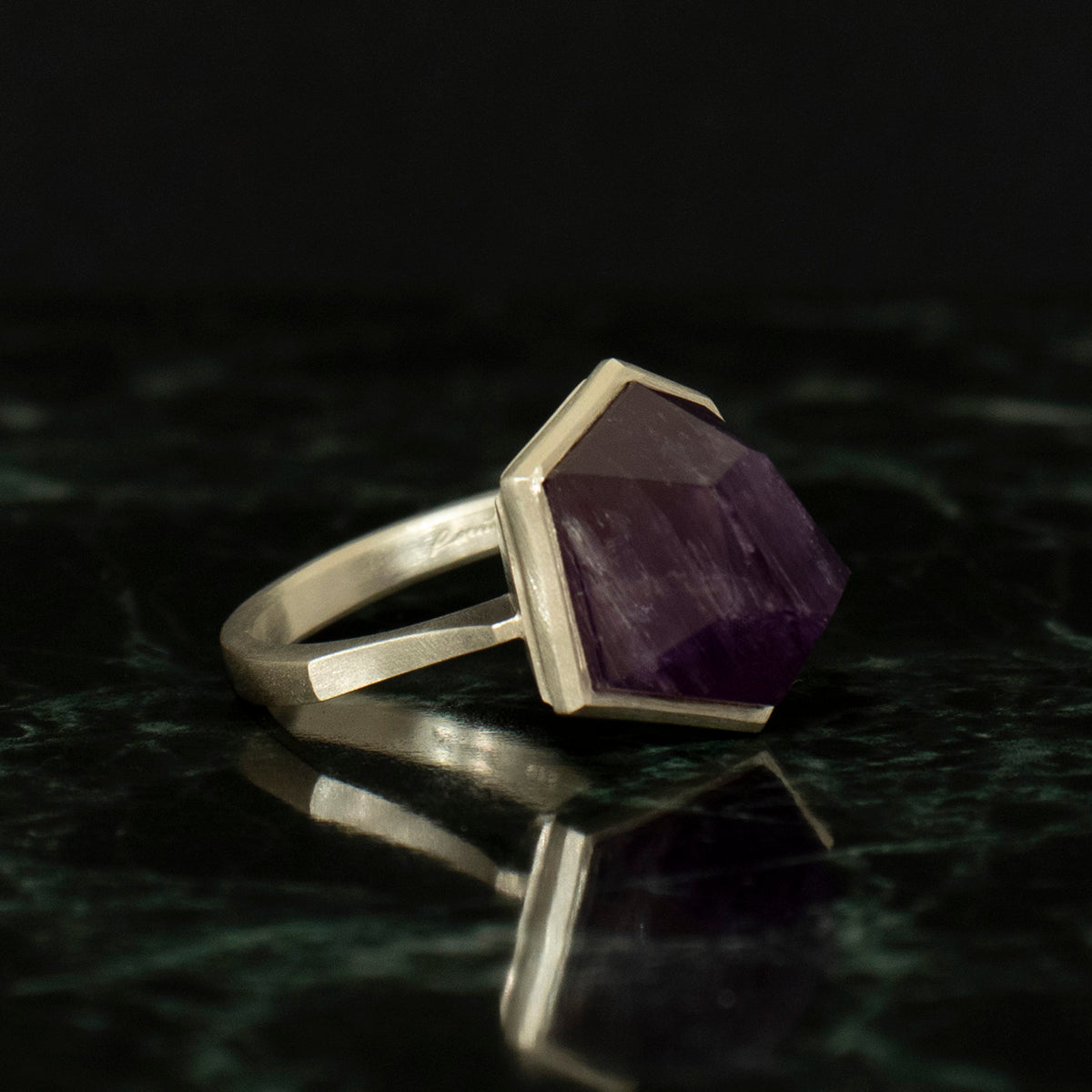 Amethyst Ring / Silver matte _ Polygon #03