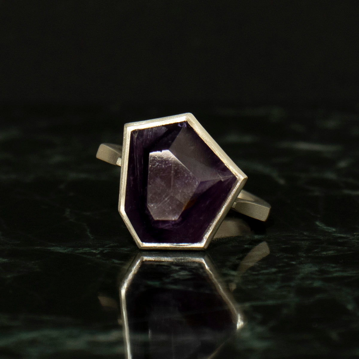 Amethyst Ring / Silver matte _ Polygon #04