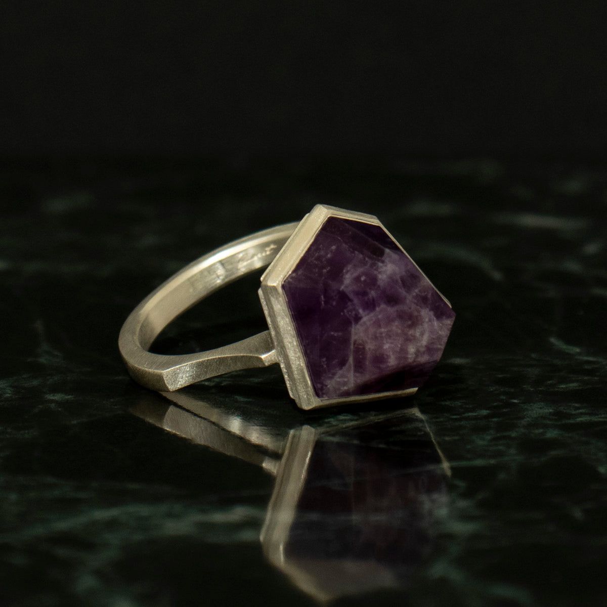 Amethyst Ring / Silver matte _ Polygon #05